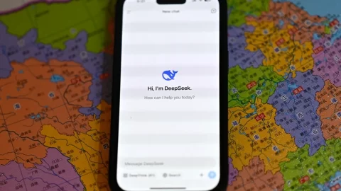 Kanada je další zemí zakazující DeepSeek ve vládě, USA jedná o návrhu zákona