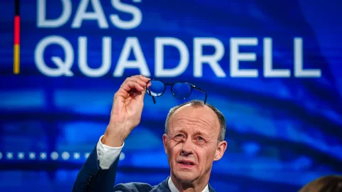 Fiala, vládní politici i Babiš gratulovali Merzovi, Okamura chtěl větší zisk AfD