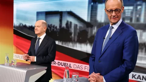 AfD v průzkumech dál posílila, za CDU/CSU zaostává jen o pár procentních bodů