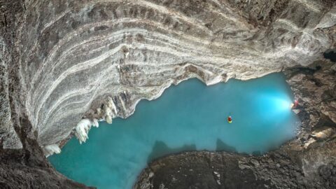 Čeští vědci objevili největší jeskynní termální jezero na světě, není v České republice