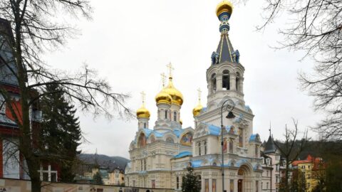 Ruská církev převedla pravoslavný kostel v Karlových Varech na maďarskou odnož