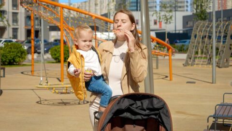 „Na příspěvek na bydlení dosáhnou lidé i se slušným výdělkem,“ systém je složitý a nedostatečně adresný, uvádí zpráva Caritas Cares