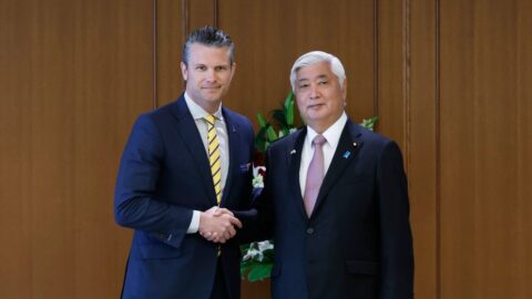 Ministři obrany USA a Japonska se shodli na posilování společného odstrašení