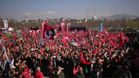 V Istanbulu demonstrovaly statisíce lidí proti zadržení exstarosty