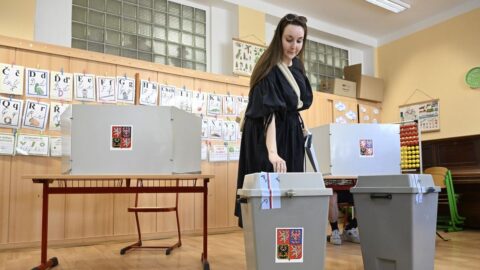Přesné datum podzimních voleb ponechává prezident v tajnosti. Ve hře jsou dva termíny