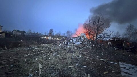 Rozsáhlý dronový útok uzavřel moskevská letiště,  vyžádal si jednu oběť, uvedlo ruské ministerstvo