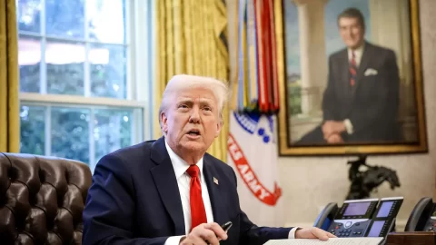 USA začínají vybírat desetiprocentní clo na dovoz ze všech zemí světa