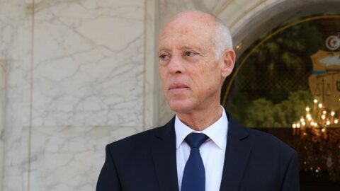 Soud v Tunisku odsoudil členy opozice k mnohaletým trestům vězení