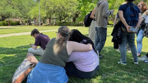 Při střelbě na floridské univerzitě zemřel člověk, policie zadržela podezřelého