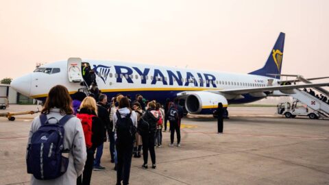 Ryanair žádá nasazení armády kvůli frontám na letišti nedaleko Bruselu