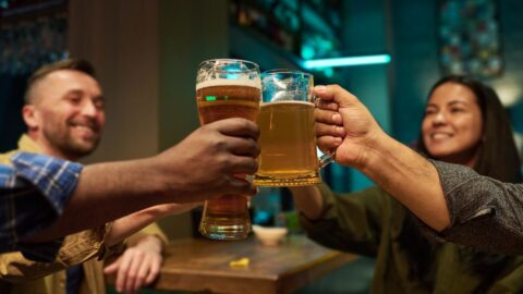 Podle odborníků většinu alkoholu v Česku vypije pouze pětina pijáků