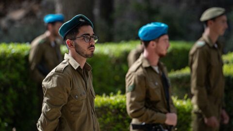 Izrael mobilizuje armádu pro plánovanou ofenzivu v Gaze, píše Reuters