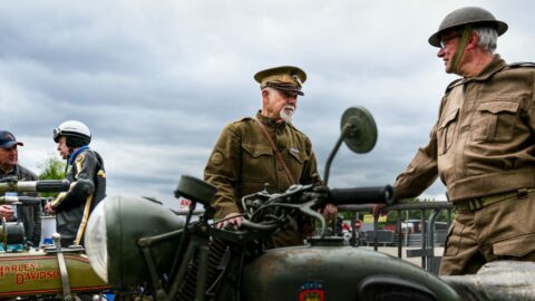 Den v obrazech: Závod historických motocyklů, Den Jeruzaléma a Kristi Noem v Bahrajnu