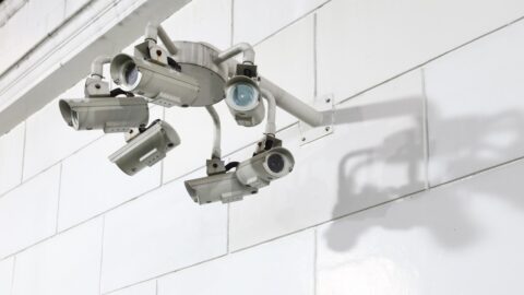 Senátní bezpečnostní výbor podpořil biometrické sledování na mezinárodních letištích. Na výzvu IR nedal