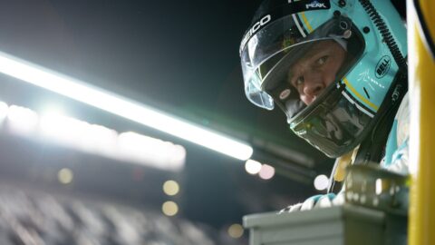 F1 – film o soutěživosti, intrikách i lásce k formulím