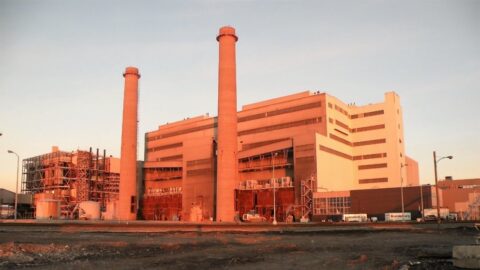 Americká vláda zakázala staré fosilní elektrárně ukončit provoz. Ohrozilo by to prý spolehlivost dodávek