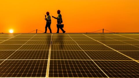 Vládní dotace podpořily jen fotovoltaiku, zvýhodnily domácnosti a uhelné regiony, píše NKÚ