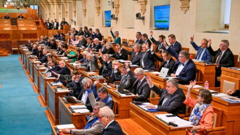 Senát dal zelenou pro úpravu pravidel k dalšímu navyšování obranných výdajů nad schválený rozpočet