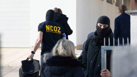 Po úterním zásahu NCOZ na ŘSD je obviněno 12 lidí a pět firem, jsou vyšetřováni na svobodě