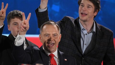 Polské prezidentské volby vyhrál Nawrocki z PiS