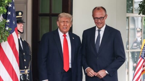 Trump přivítal německého kancléře Merze v Bílém domě, budou mluvit o obchodu