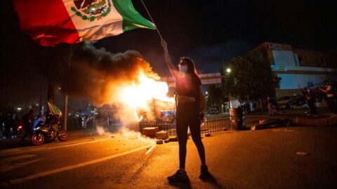 Trump označil situaci v Los Angeles za skutečně špatnou, mexická prezidentka nesouhlasí s násilím při protestech