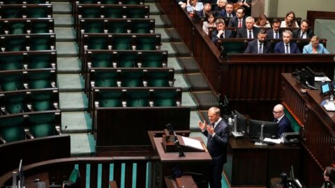 Polská vláda premiéra Tuska přežila hlasování o důvěře