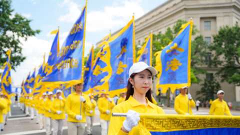 Den v obrazech: Pochod Falun Dafa, královská salva a civilní cvičení na Taiwanu