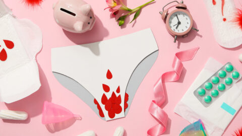 Bez studu i bez poplatků. Vyhláška přináší menstruační pomůcky na školní toalety