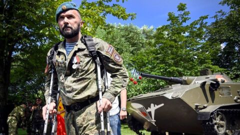 Ruští vojáci nenacházejí klid. Na frontě čelí Ukrajincům, doma gangsterům a „černým vdovám“