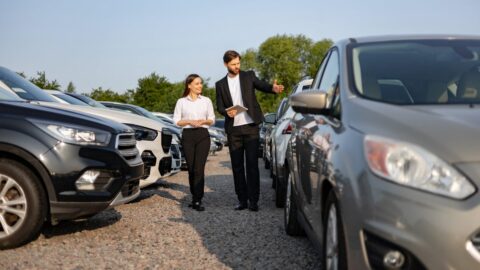 Autobazarům se nedá vždy věřit, zjistili inspektoři. Pokuty jsou směšné, poukazuje watchdog