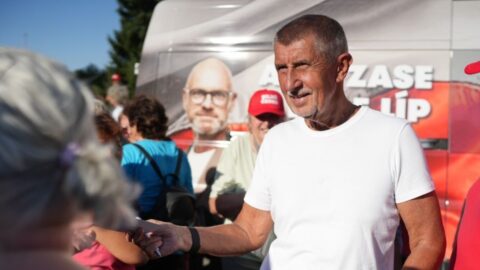 ANO je proti zavedení dalších povolenek, chce průměrný plat učitelů 75.000 Kč