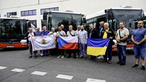 Praha darovala na Ukrajinu dalších 15 autobusů, celkem tam již poslala 71 vozidel