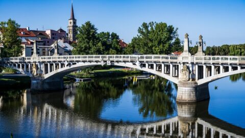 Nymburk chce omezit pití alkoholu na veřejnosti, chystá vyhlášku. Město má problém s opilci