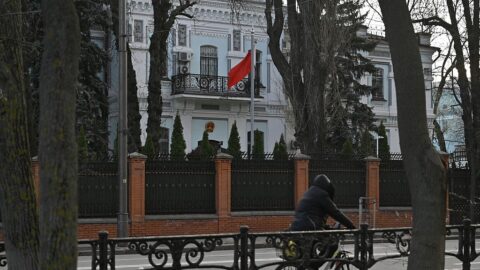 Peking zpřísňuje pravidla pro čínské zaměstnance zahraničních diplomatických misí