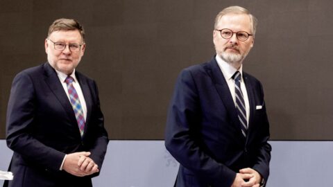 Vláda deset dní před volbami schválila zvýšení důchodů