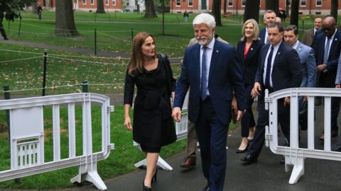 Pokud by Putin uspěl, přinese to konec svobody pro více než 100 milionů lidí, řekl Pavel na Harvardu