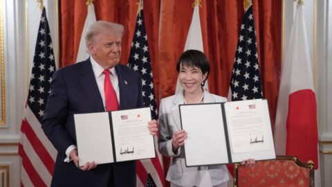 Trump a japonská premiérka Takaičiová podepsali smlouvu o dodávkách vzácných zemin