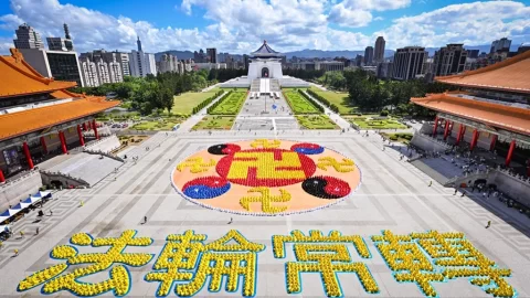 Pět tisíc praktikujících Falun Gongu vytvořilo na Taiwanu velký znak
