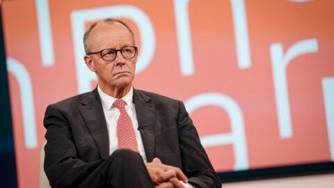 Merz chce, aby EU upustila od zákazu aut se spalovacími motory od 2035