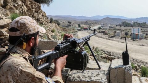 Pět vojáků a 25 ozbrojenců zemřelo ve střetech na pákistánsko-afghánské hranici