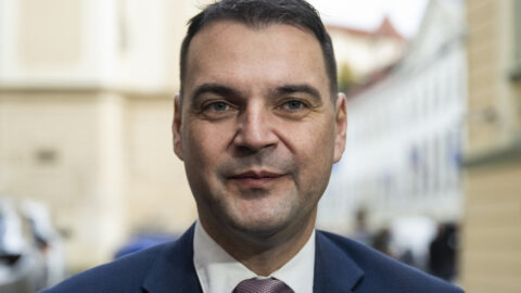 Nejdřív mě vulgárně urážejí, teď chtějí diskutovat. Macinka reagoval na výzvu odpůrců