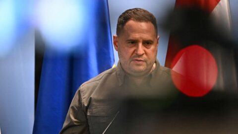 Ukrajinská NABU provádí prohlídky v kanceláři šéfa prezidentské kanceláře