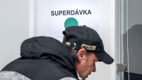 Úřady práce přijaly v říjnu přes 200 000 žádostí o novou superdávku