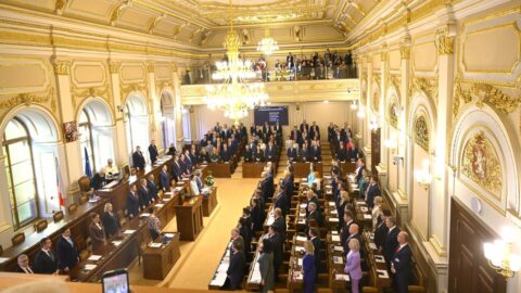 Část poslanců mluví o nutnosti kompromisu pro ukončení ruské války na Ukrajině