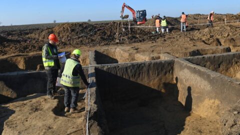 Archeologové objevili při průzkumu D55 u Přerova pozůstatky pravěkých vesnic