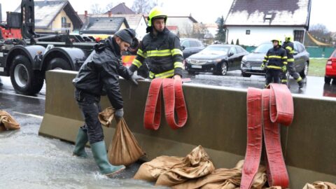 Střední Slovensko zasáhly povodně, v horských oblastech hrozí laviny