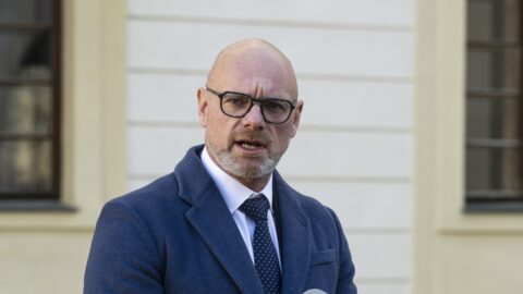 Plaga je připravený zastavit testování na ZŠ, předvolá si šéfa školní inspekce
