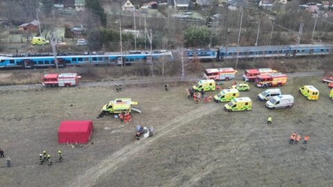 Na Českobudějovicku se srazil rychlík s osobním vlakem, desítky lidí se zranily, čtyři těžce