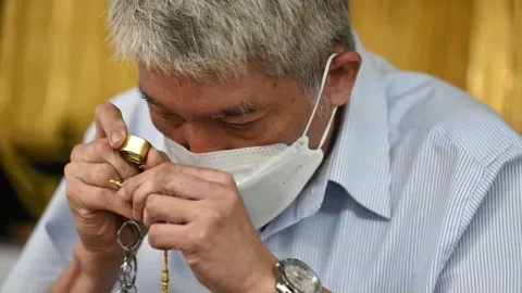 Falešné zlato na vzestupu: Jak se zajistit proti podvodům